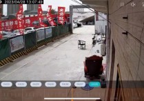 “西安墙体倒塌砸坏劳斯莱斯”现场：17辆车仍被埋预估损失300万责任认定难